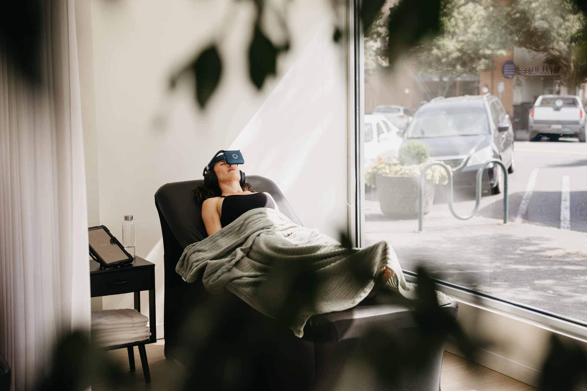 A member using light therapy eyewear in the lounge at Recharge PNW